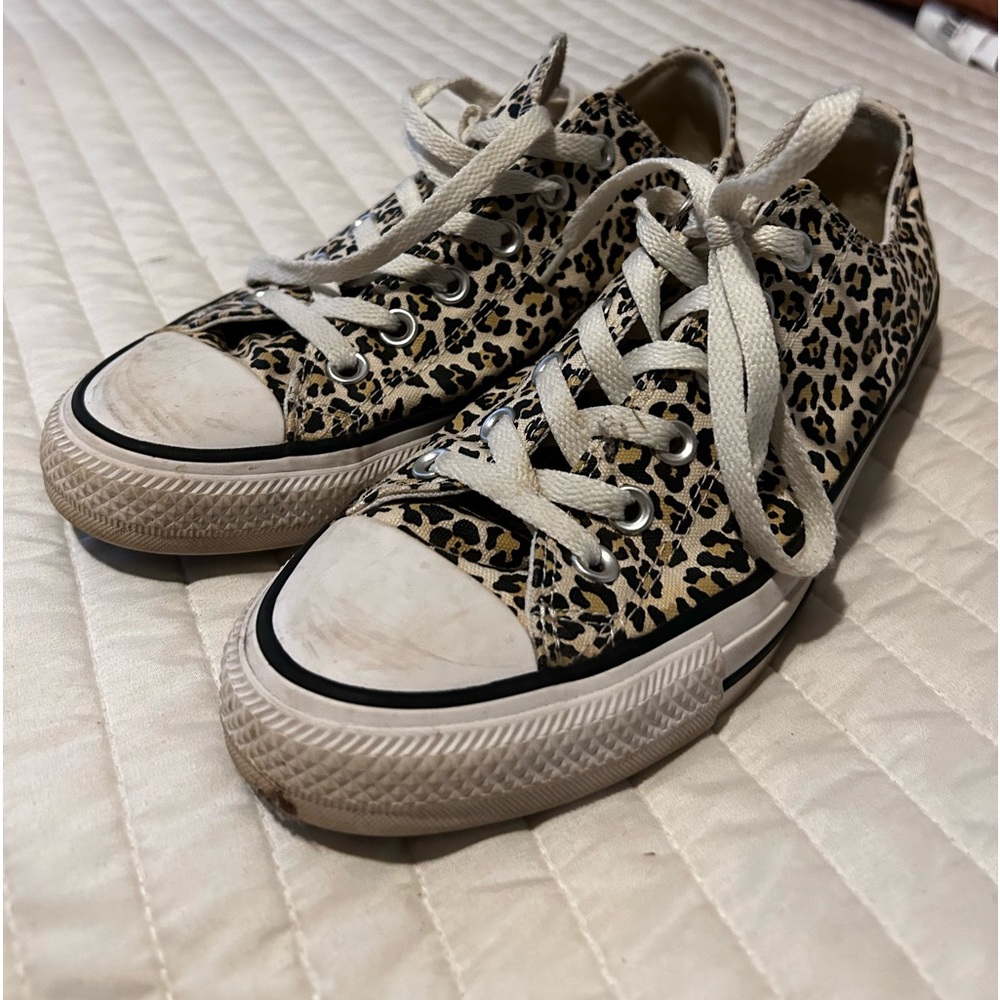 Leopard converse